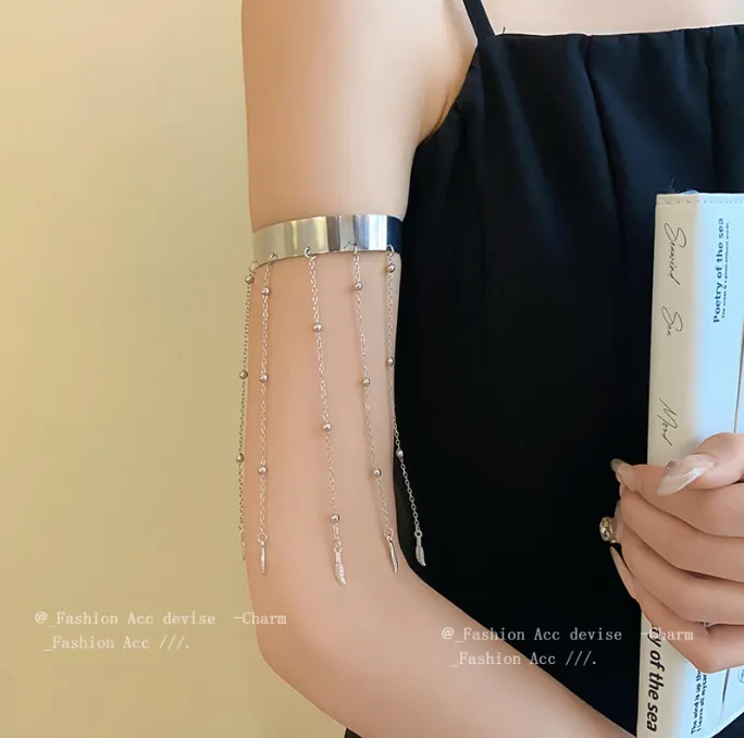 Arm Cuff Bangle with Tassel (pic4) Arm Cuff Bangle with Tassel (pic4)